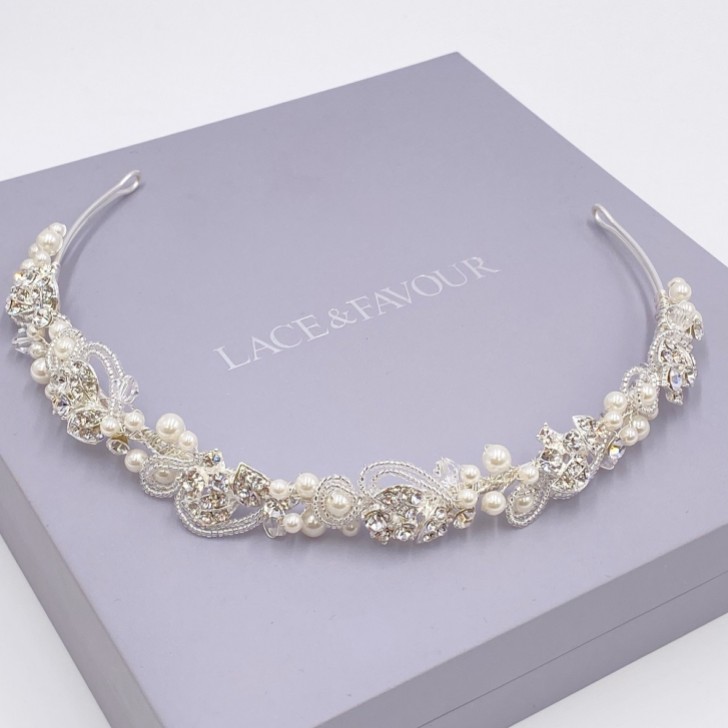 Diadema nupcial «Odette» con perlas y pedrería de inspiración vintage
