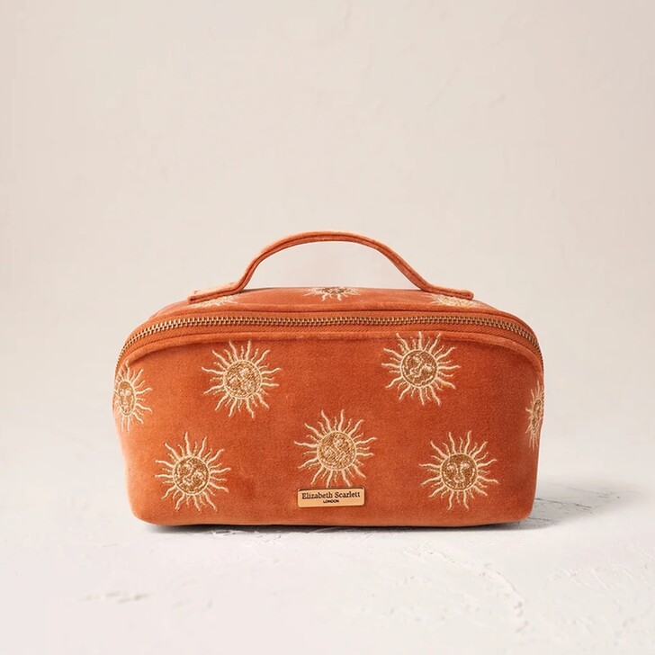 Elizabeth Scarlett Sun Goddess – Offene, flache Kosmetiktasche aus rostrotem Samt
