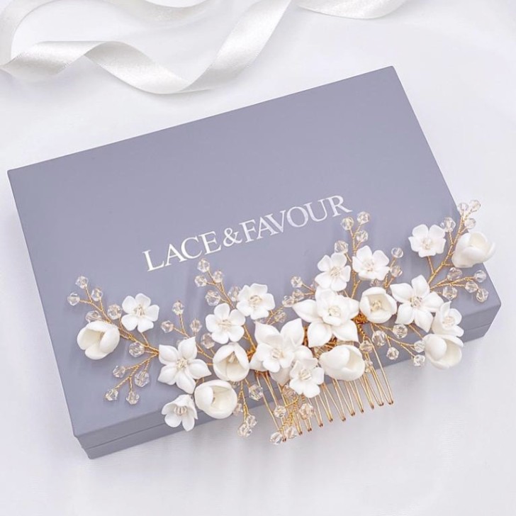 Flores de porcelana de palisandro y peine de cristal (dorado)