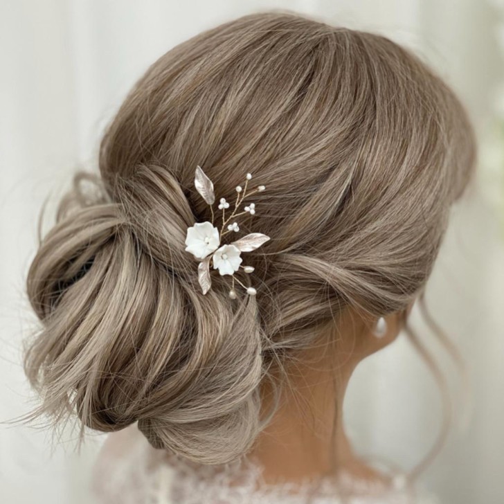 Grampo de cabelo com flores de porcelana Tulippa e folhas douradas champanhe