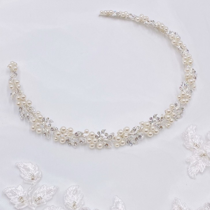 Grinalda de cabelo para casamento com folhas de cristal Delilah e pérolas