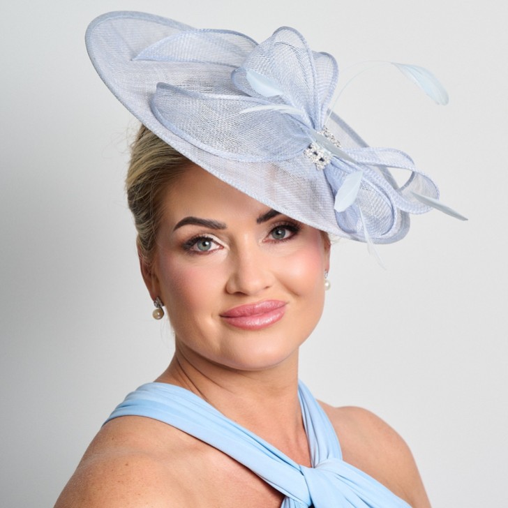 Hellblau Diamante Bogen große Sinamay Scheibe Hochzeit Fascinator