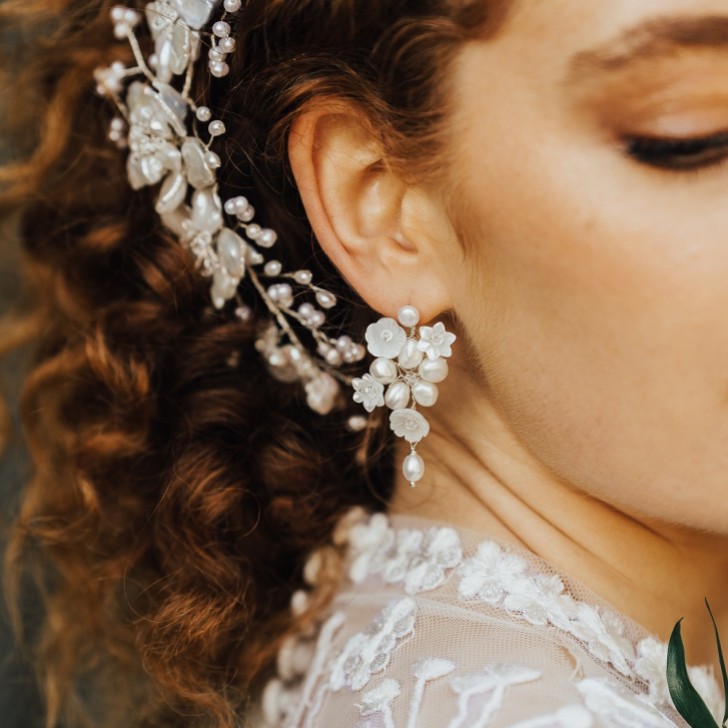 Hermione Harbutt Blanche Floral Perlmutt Tropfenohrringe