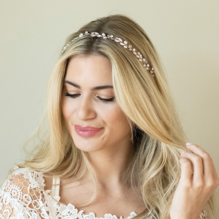 Ivory and Co Bohemia - Grinalda de cabelo em ouro rosa com pérolas delicadas e cristais