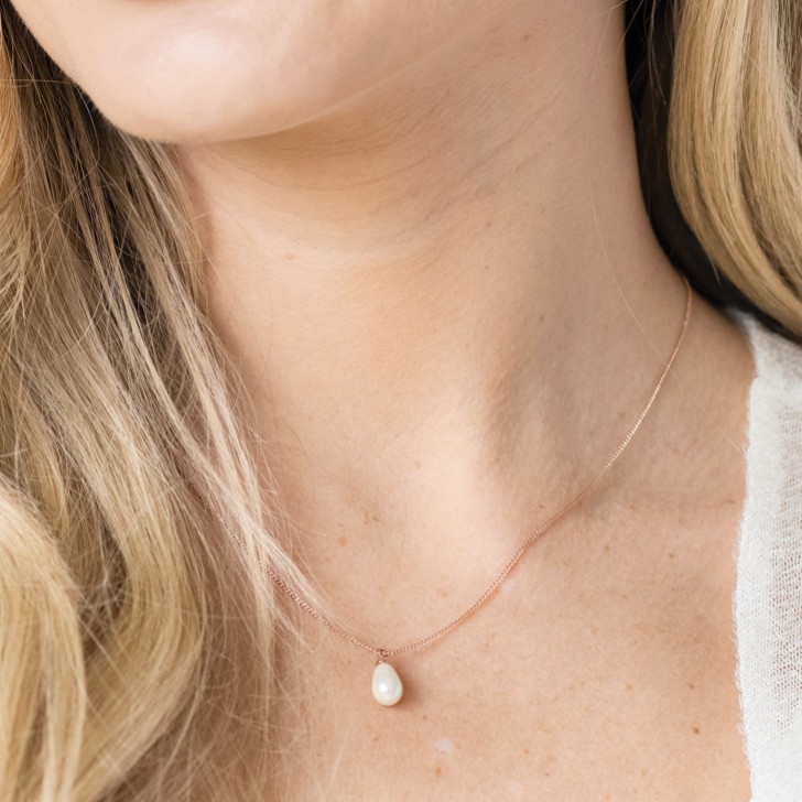 Ivory and Co Colgante de perla en forma de gota Westbury en oro rosa