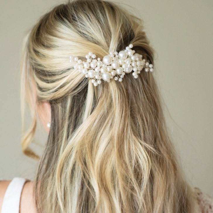 Ivory and Co Grampo de cabelo com penteado de pérolas em forma de flor