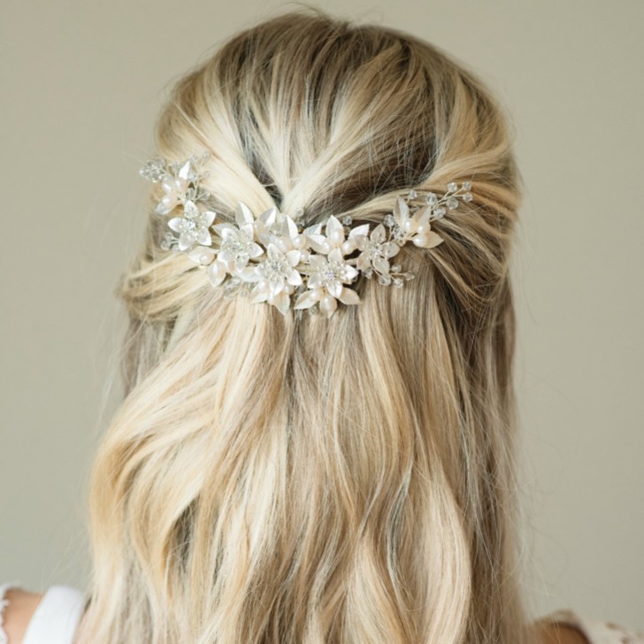 Ivory and Co Horquilla nupcial esmaltada con motivos florales en forma de media luna «Spring Blossom»