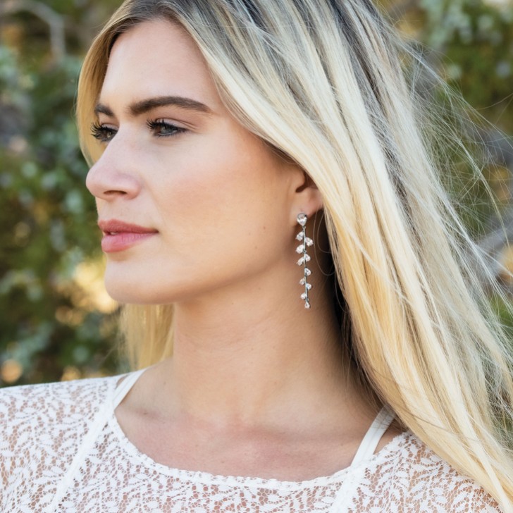 Ivory and Co Pendientes largos de cristal con forma de enredadera de Willow Silver