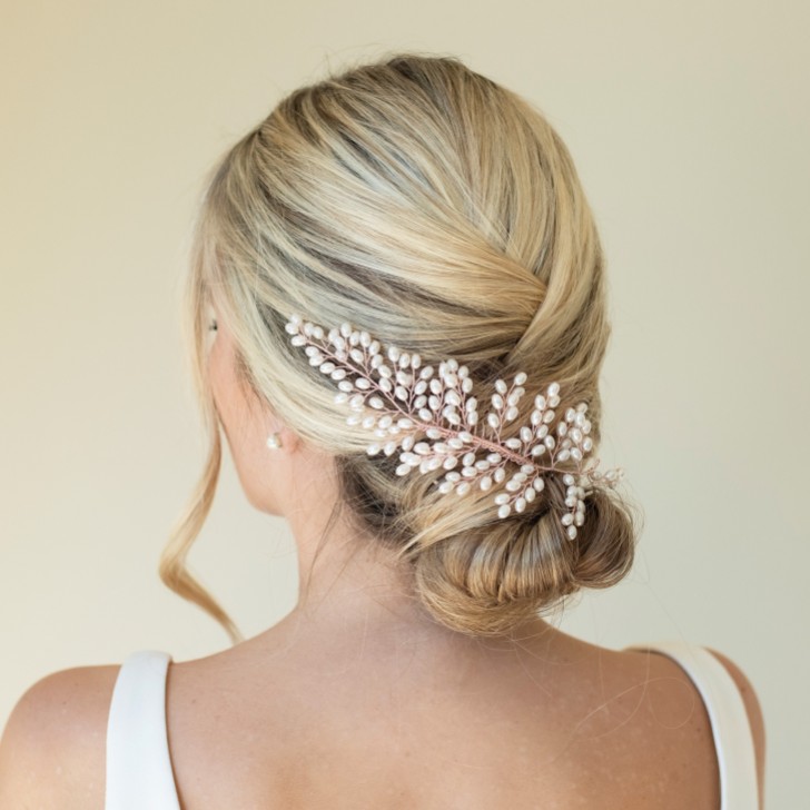 Ivory and Co Pente de noiva com pérolas em forma de cachos, em ouro rosa e cor do mar