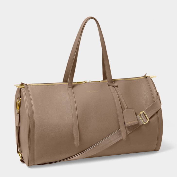 Katie Loxton Bolsa de fin de semana para ropa con solapa, color moca
