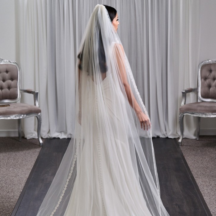 Oxford Single Tier Italian Tulle Narrow Beaded Lace Trimmed Veil
