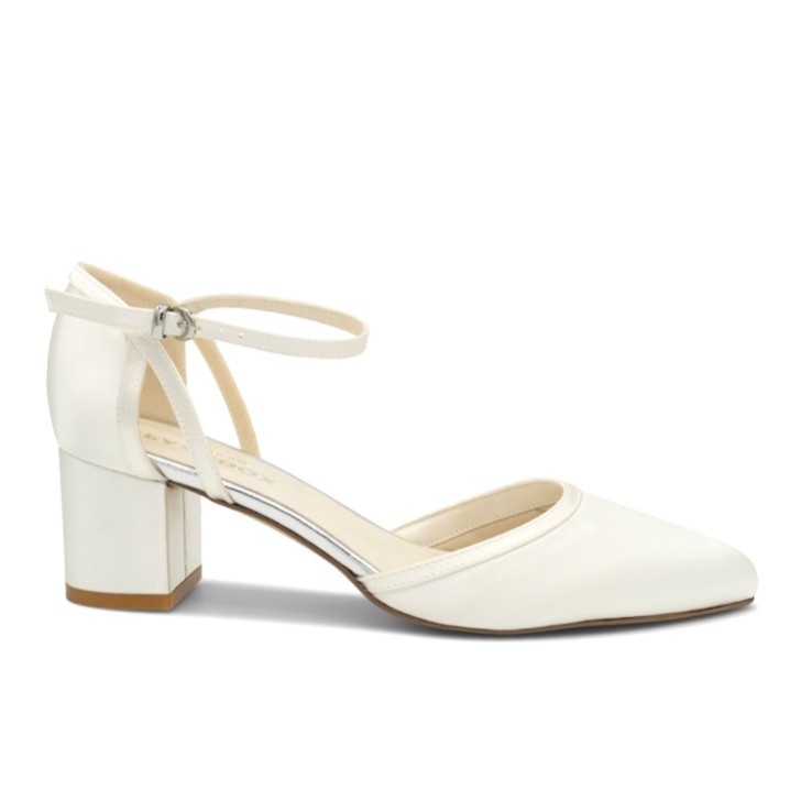 Paradox London Zapatos de salón de satén color marfil de Aviana, con tacón bajo y correa al tobillo, aptos para teñir