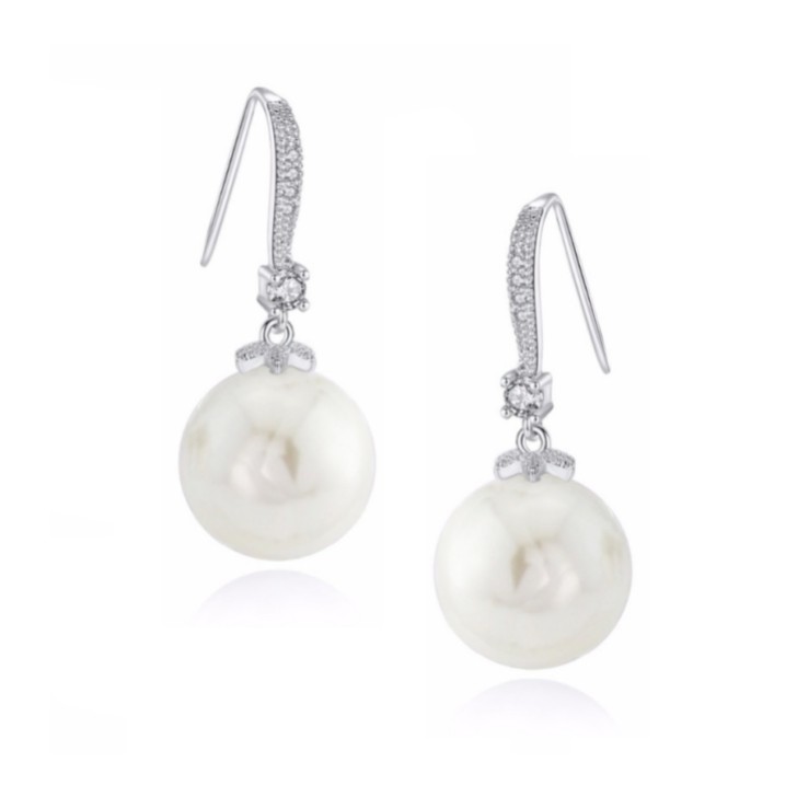 Pendientes clásicos de perlas de Demi