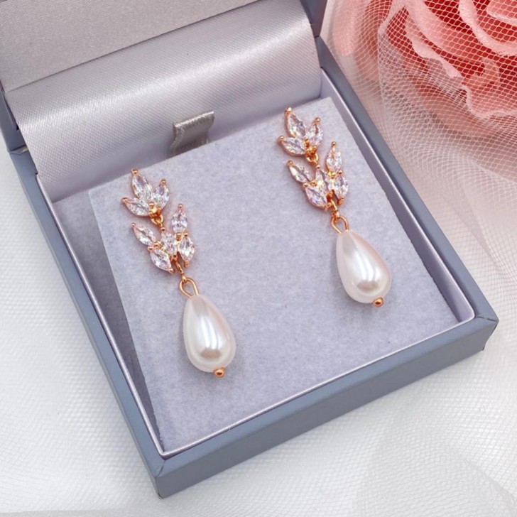 Pendientes «Divine» en oro rosa con circonitas y perlas en forma de lágrima