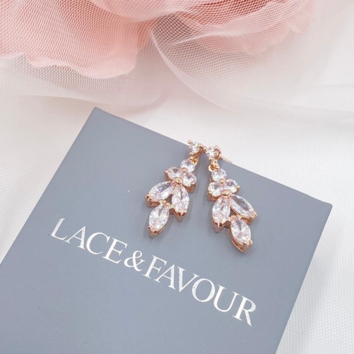 Pendientes largos Lila con circonitas (oro rosa)