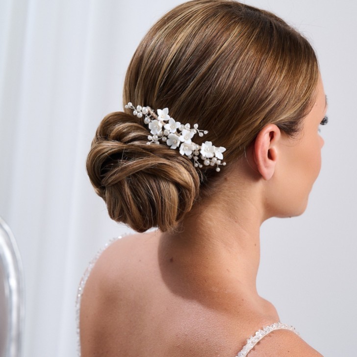 Pente de cabelo para casamento com flores e pérolas em cerâmica cor de marfim Mirabelle