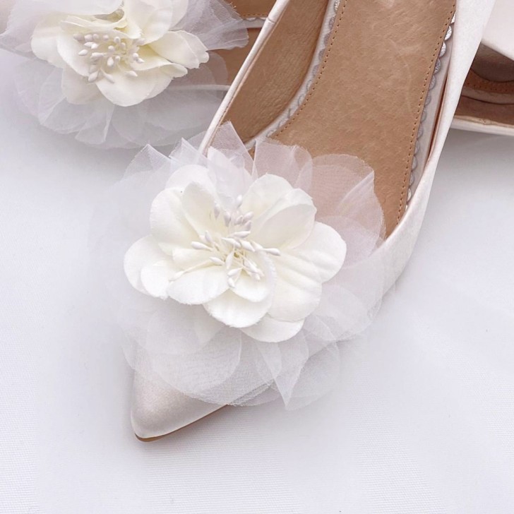 Perfect Bridal Alfinetes para sapatos com flor em marfim da Apple