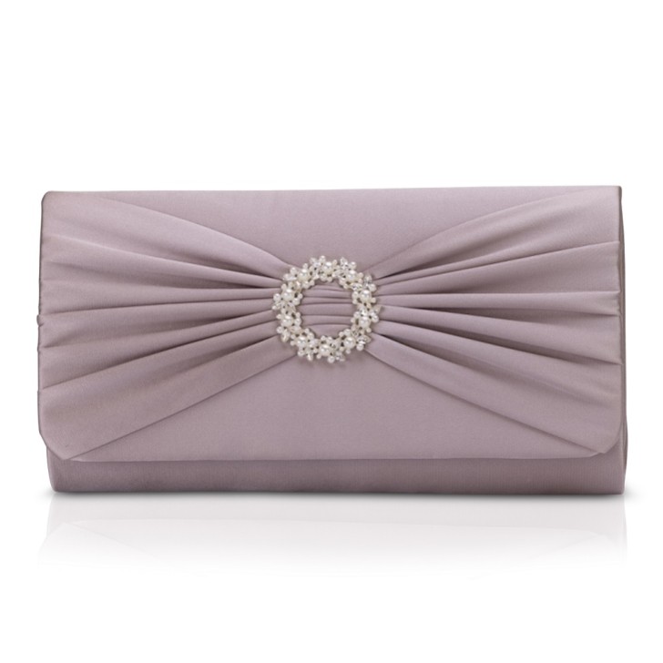 Perfect Bridal Bolso de mano tipo clutch Harlow en color topo satinado con broche de perlas