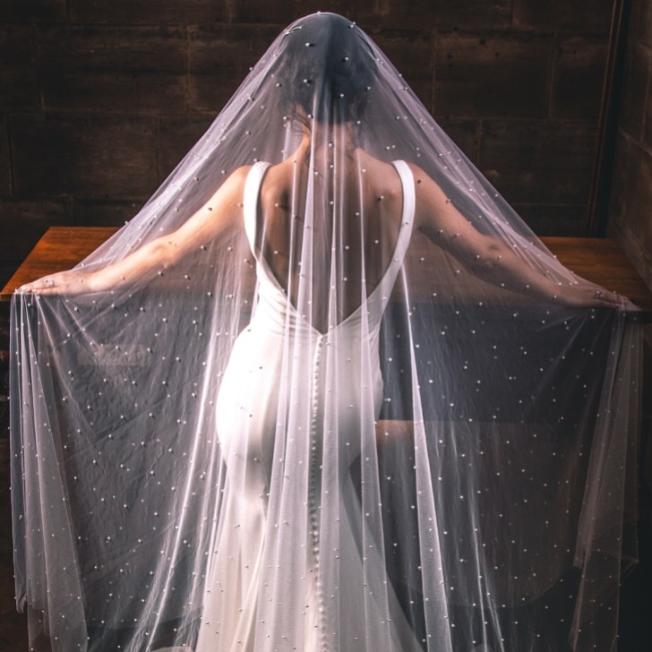 Perfect Bridal Dwupoziomowy welon katedralny w kolorze kości słoniowej, bogato zdobiony perłami