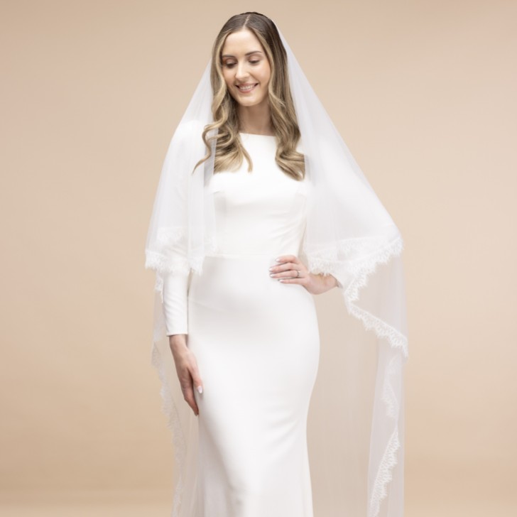 Perfect Bridal Dwupoziomowy welon katedralny z koronką chantilly w kolorze kości słoniowej