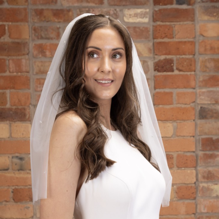 Perfect Bridal Elfenbeinfarbener einreihiger Schleier mit gestreutem Kristall