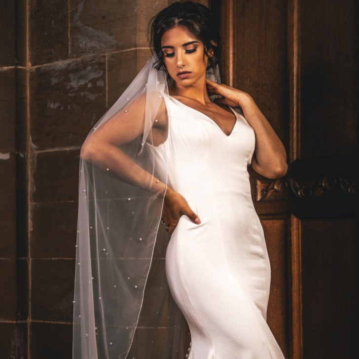 Perfect Bridal Elfenbeinfarbener einstufiger Schleier mit Bleistiftrand und Perlenbesatz