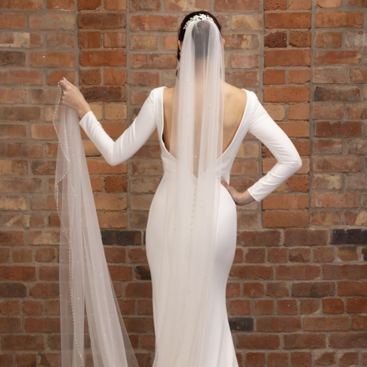 Perfect Bridal Elfenbeinfarbener einstufiger Schleier mit Perlen und Diamanten