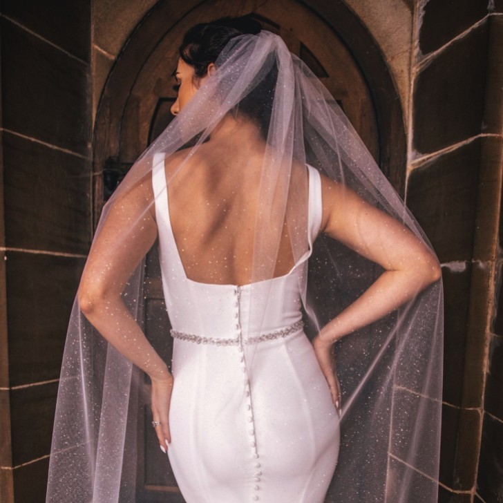 Perfect Bridal Jednowarstwowy welon kaplicowy z tiulu w kolorze kości słoniowej z błyszczącym brokatem