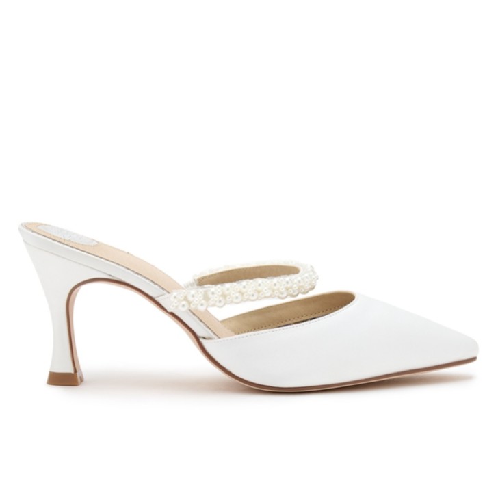 Perfect Bridal Mules de cetim marfim com biqueira pontiaguda e salto em forma de pérola