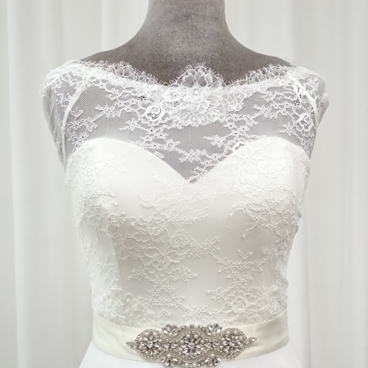 Perfect Bridal Pasek do sukienki Isla z motywem kwiatowym, kryształkami, perełkami i koralikami