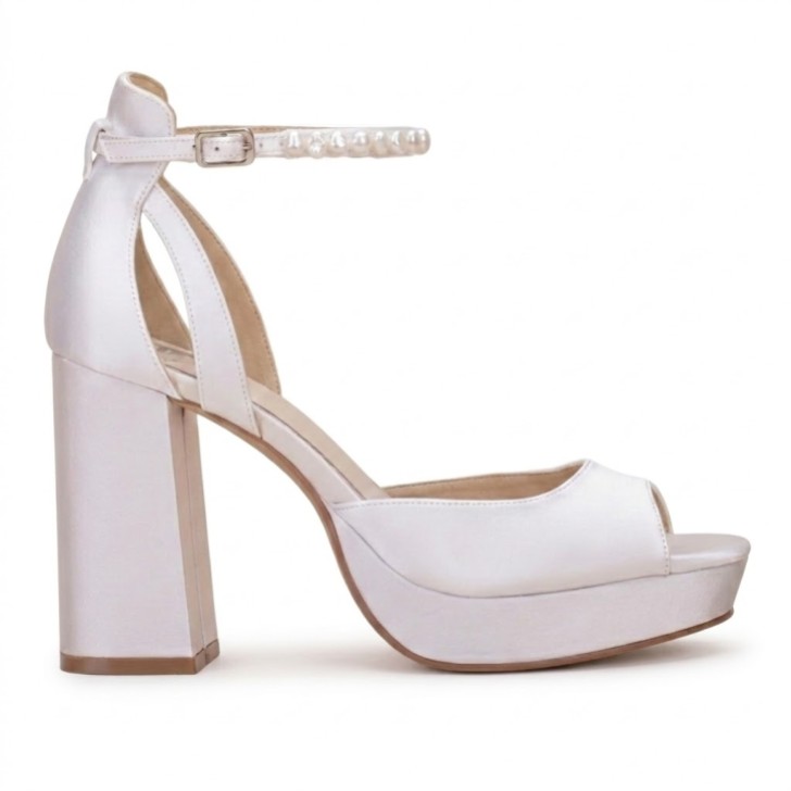 Perfect Bridal Sandalias de plataforma con tacón cuadrado de satén marfil teñible de Camden, con correa de perlas Keshi (ST10)