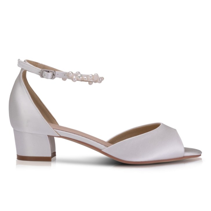Perfect Bridal Sandalias de satén marfil teñibles de Fiona, con tacón grueso y tiras al tobillo con perlas Keshi