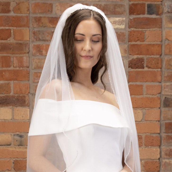 Perfect Bridal Véu curto de um só camada em marfim, com borda de pérolas e cristais