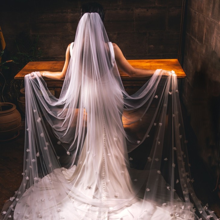Perfect Bridal Véu de catedral com flores 3D em camada única, cor marfim