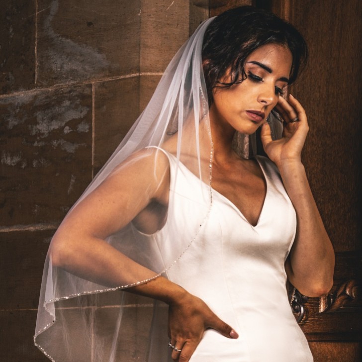 Perfect Bridal Véu de noiva de uma camada em marfim com borda bordada