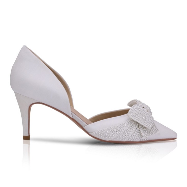 Perfect Bridal Zapatos de salón de dos piezas de satén marfil de Adele con punta y lazo de perlas
