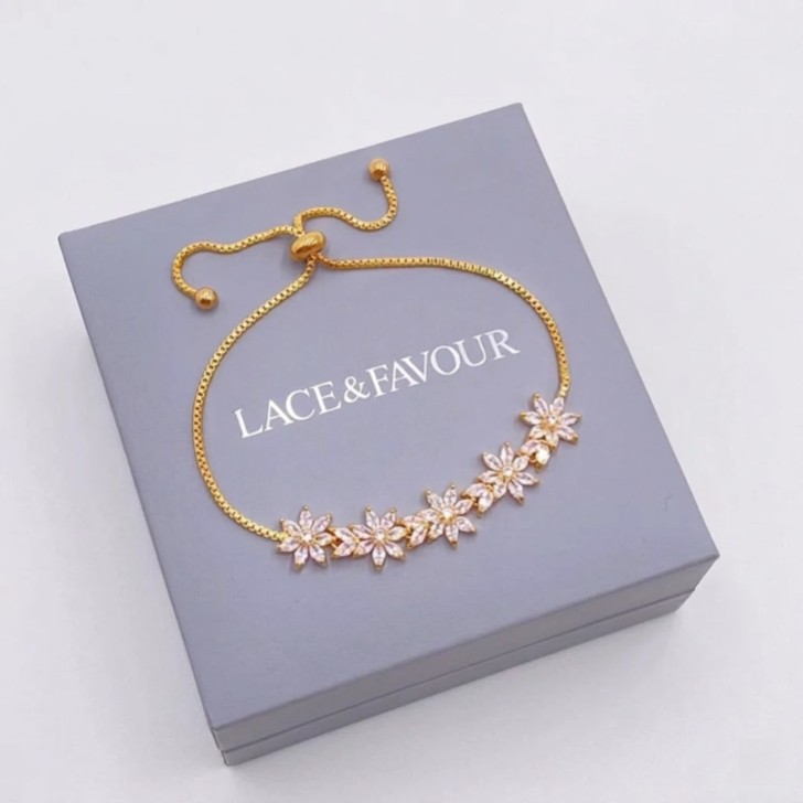 Pulsera ajustable con cristales y motivos florales Daisy Gold