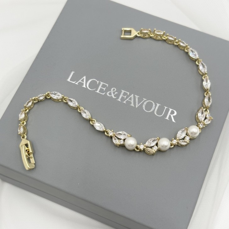 Pulsera de boda de Tamara Gold con circonitas y perlas