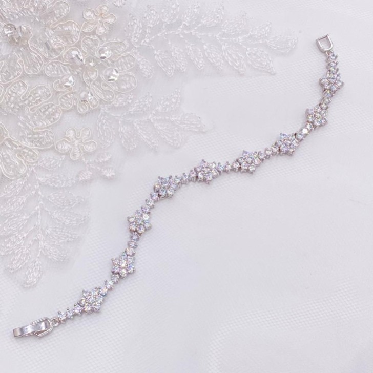 Pulsera de boda Lanesborough con adornos florales de cristal