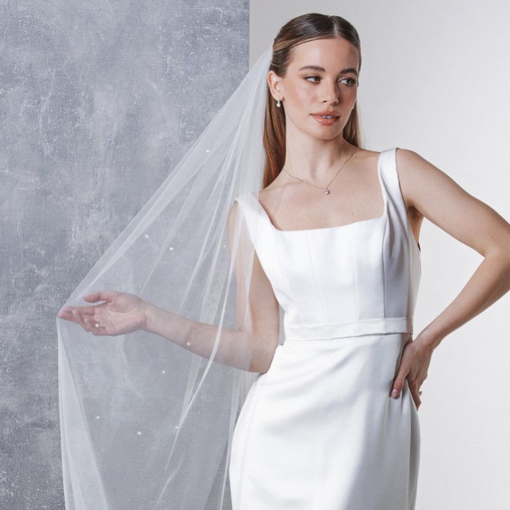 Rainbow Club Avalanche Elfenbein Langer Schleier mit verstreuten Perlen