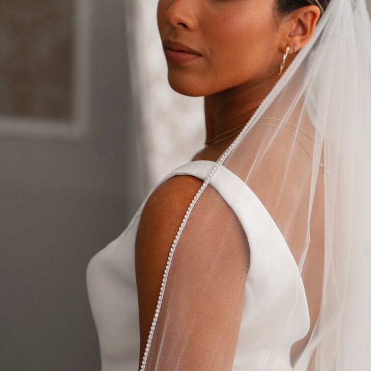 Saratoga Ivory Single Tier Diamante Edge Bridal Veil TLV8147