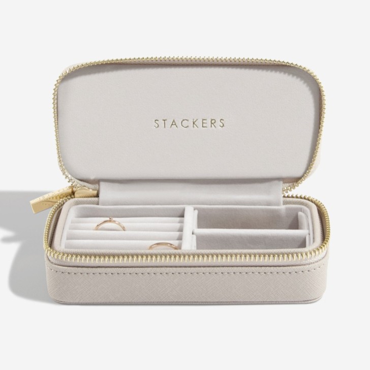 Stackers Estuche de viaje con cremallera para joyas en color topo