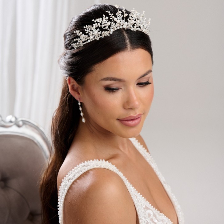 Tiara Anastacia com pérolas de água doce e cristais opalinos