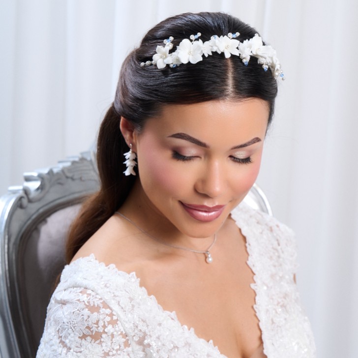 Tiara z kwiatowym motywem z kryształów Tiffany Pearl i jasnoszafirowych