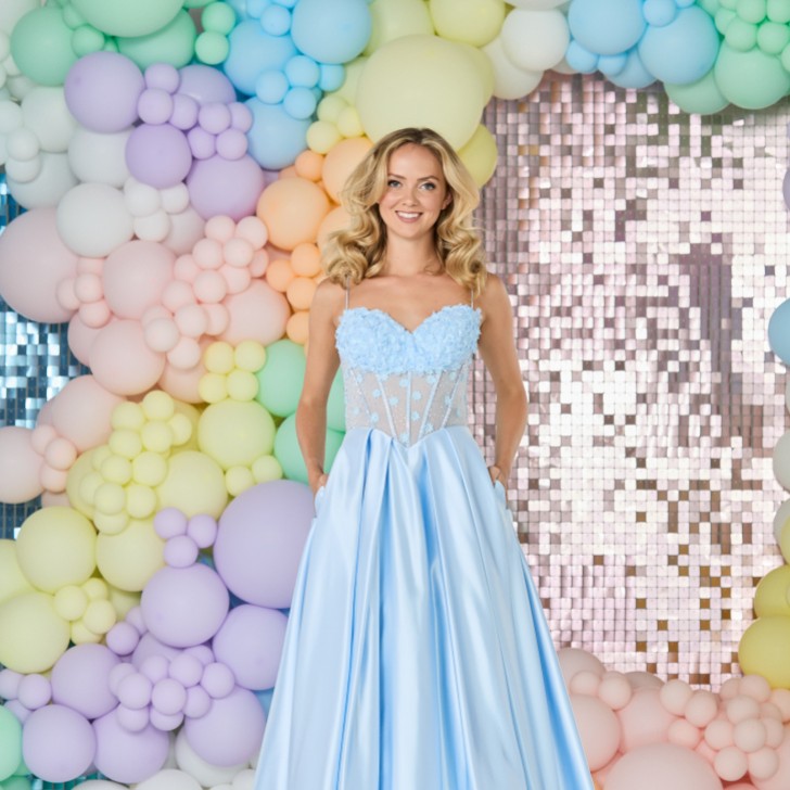 Tiffanys Kaylee Hellblaues Ballkleid