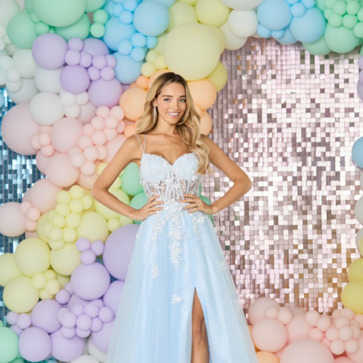 Tiffanys Orla Hellblaues Ballkleid