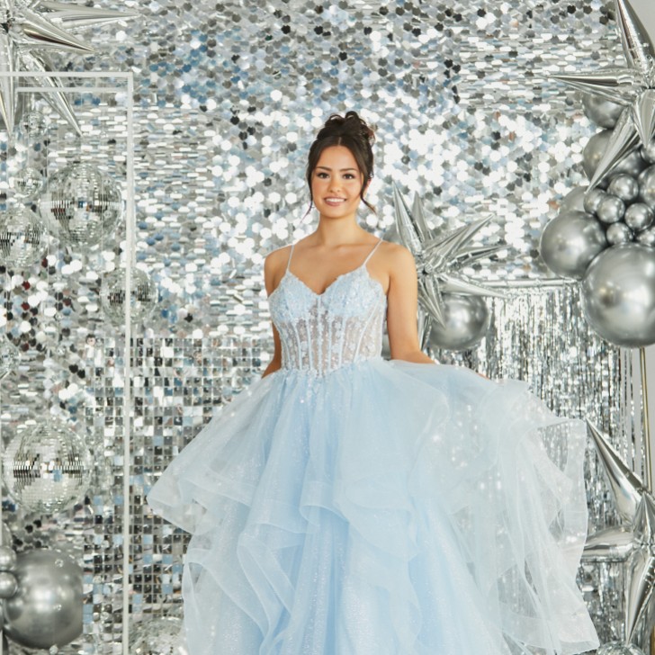 Tiffanys Skye Bleu pâle Robe de bal de fin d'année à volants étincelants et corsage floral