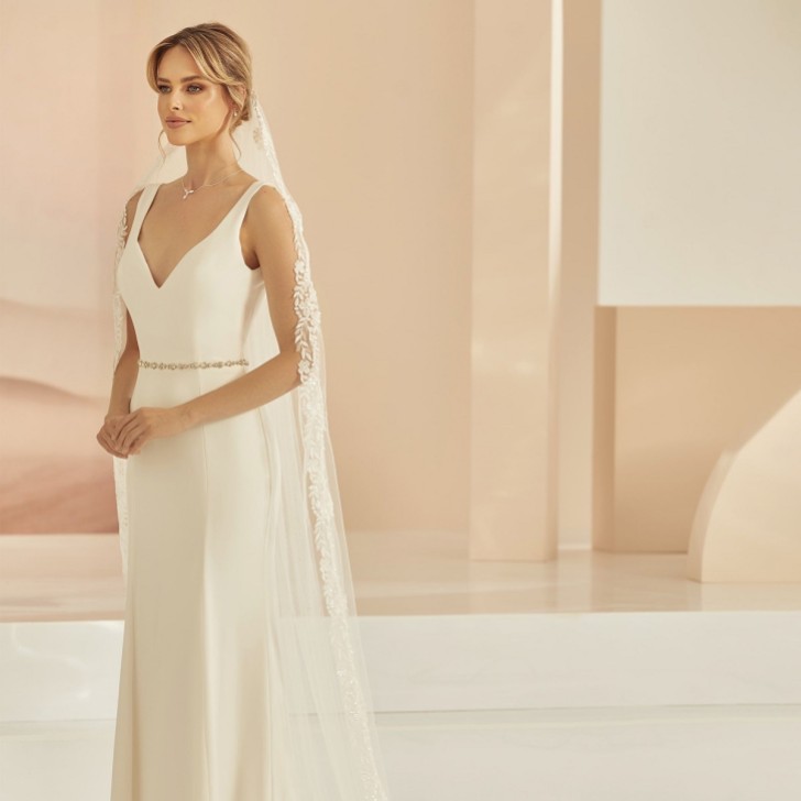 Véu de capela de renda floral com lantejoulas, de uma camada, em tom marfim, modelo S407