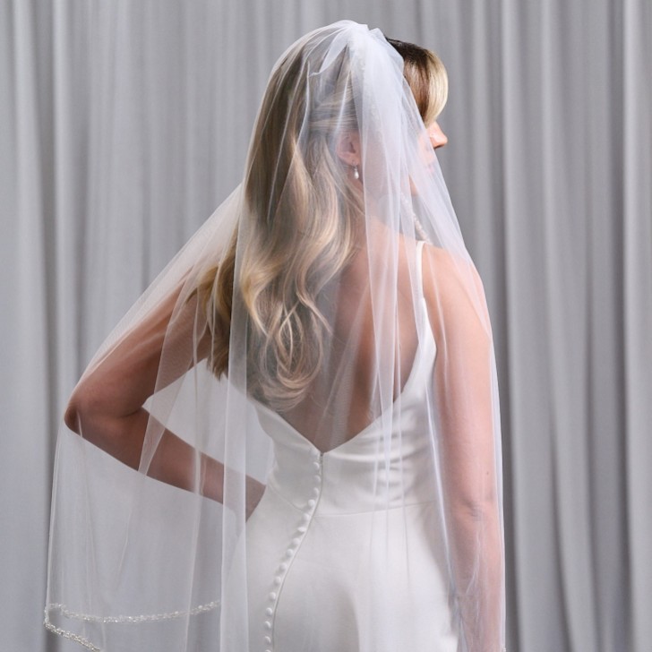 Velo da sposa Avondale a un piano con bordo di perle, perline e cristalli