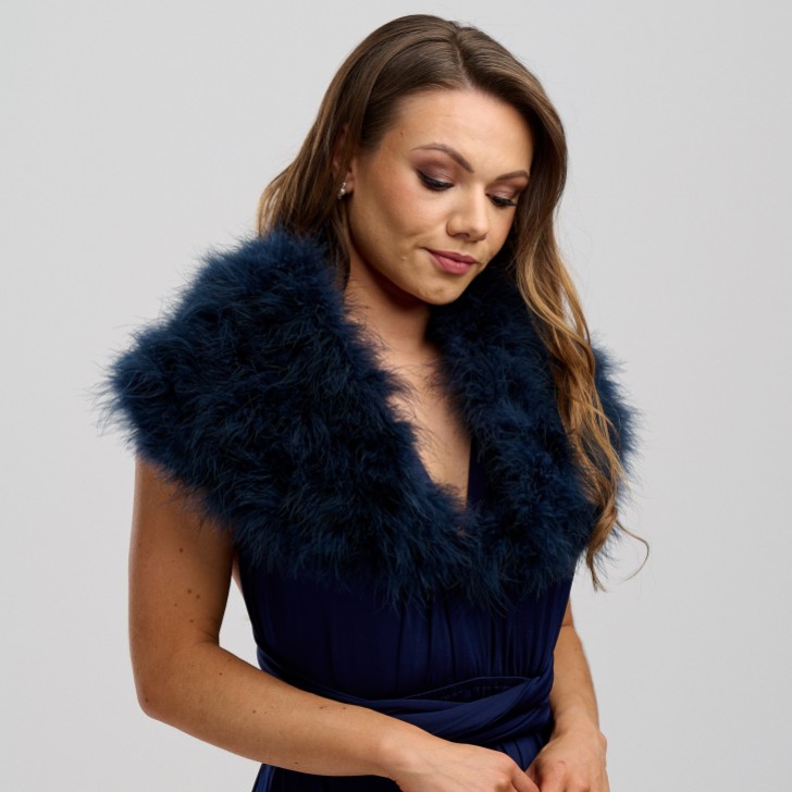 Xaile de casamento com penas em vermelho escarlate e azul-marinho